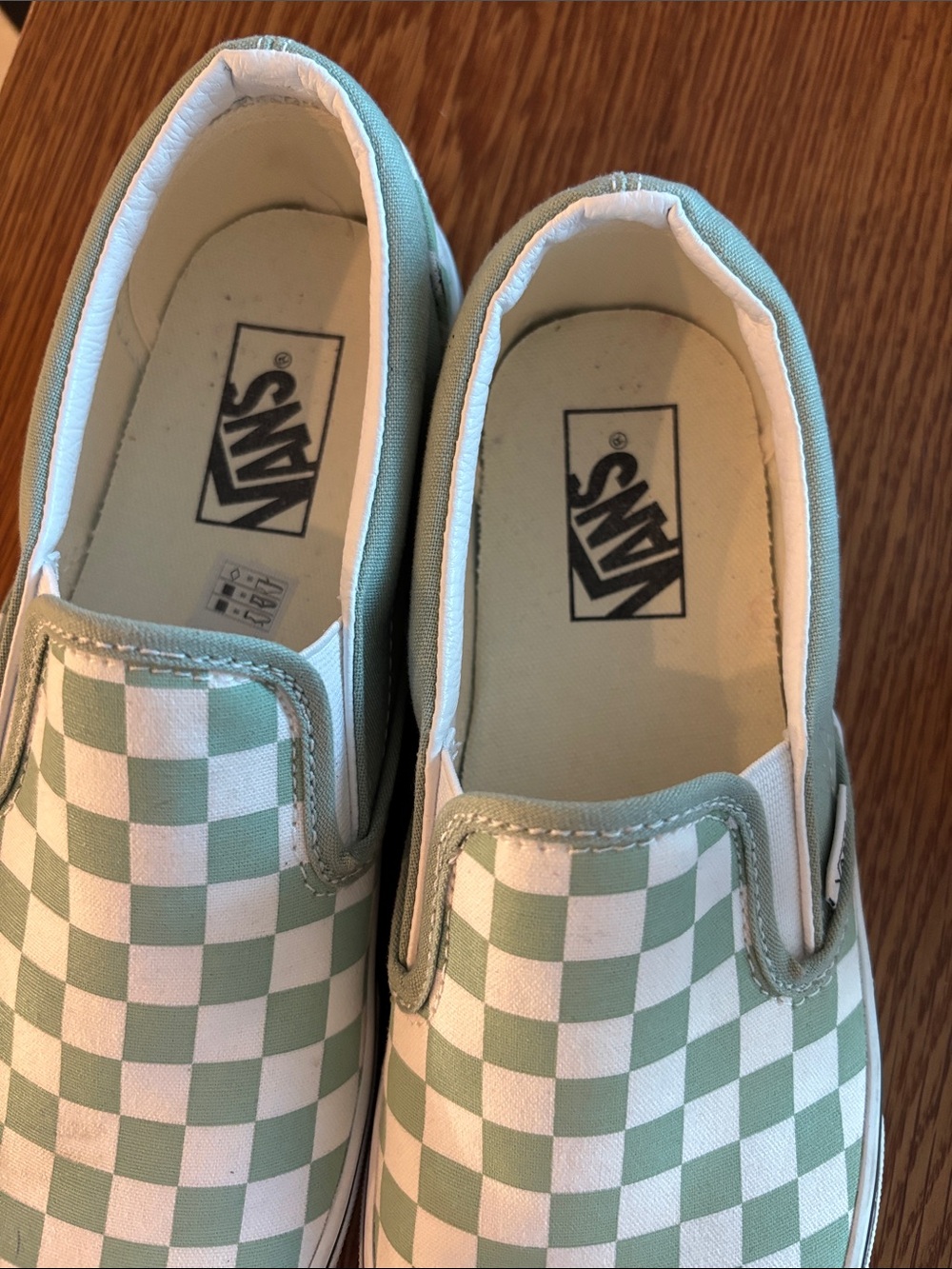 VANS - Picture 2 of 6